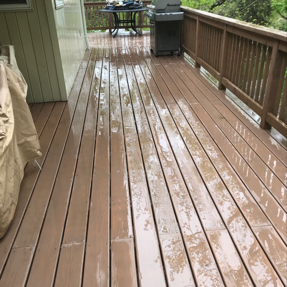 Composite deck powewr wash before and after  (2)